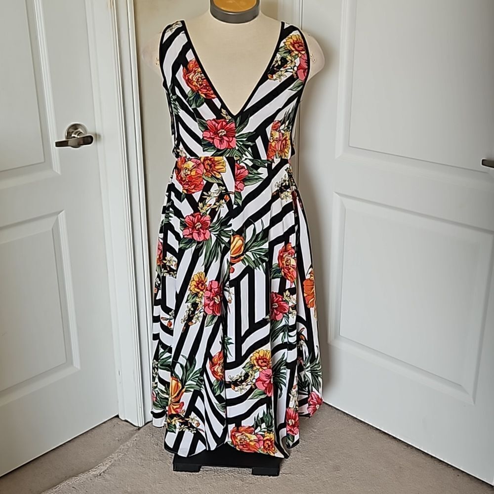 Milk & Honey Women's Tropical Floral Pattern Asymmetric Hem Maxi Dress Small Red